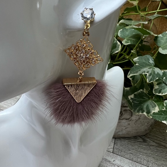 Flirty Dusty Pink Dangle Earrings - Elegant Pink Feather Dangle Earrings - Picture 5 of 16